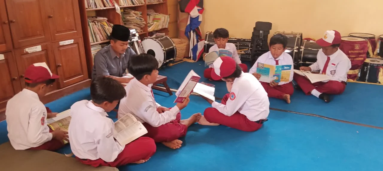 Aktivitas Literasi & Eksplorasi Buku di Perpustakaan